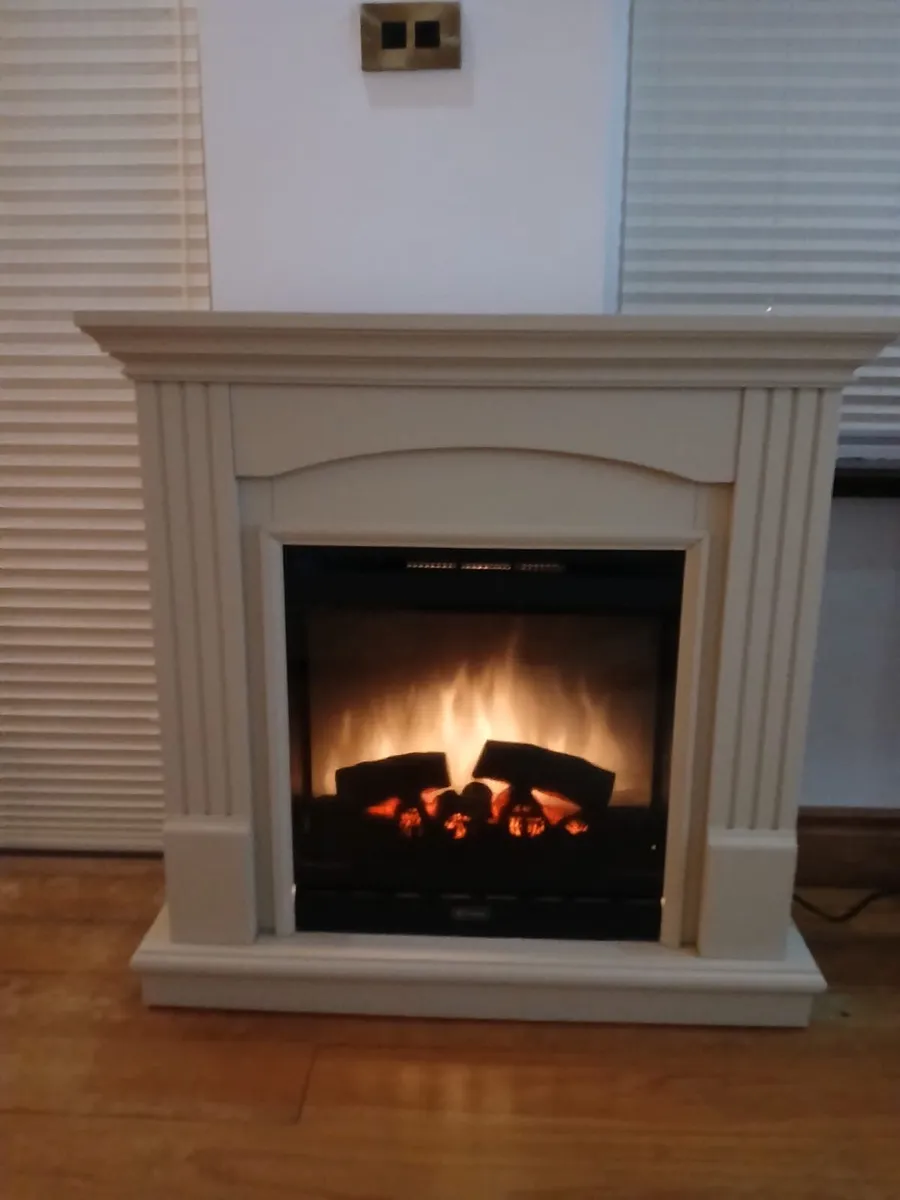 Dimplex freestanding electric fireplace - Image 1