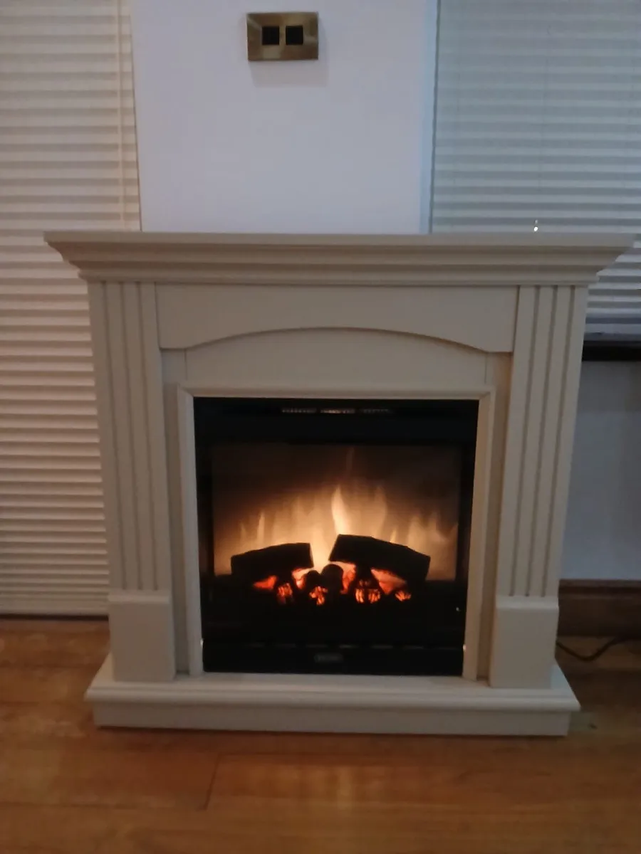 Dimplex freestanding electric fireplace - Image 3