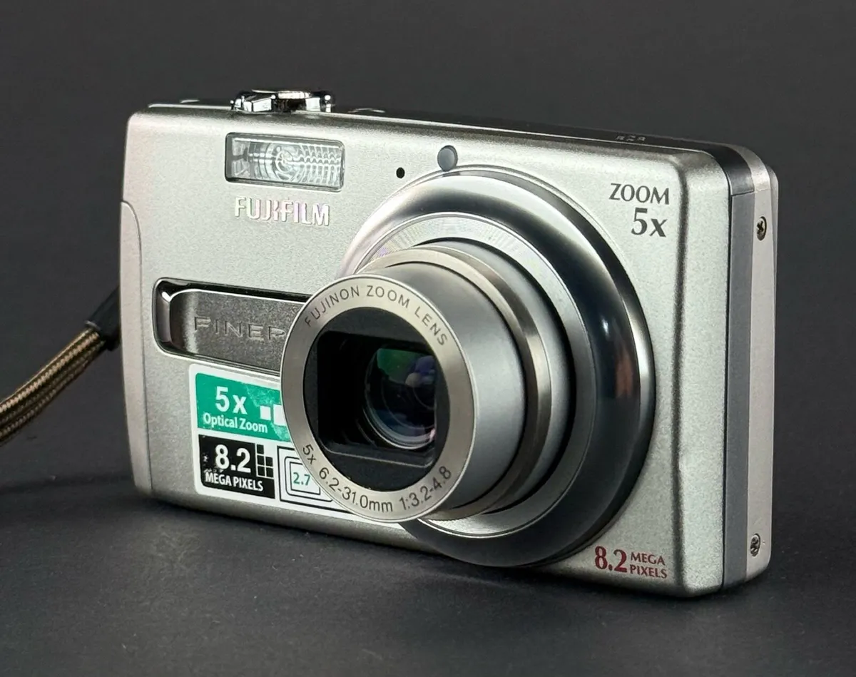 Fujifilm FinePix J50  compact digital camera - Image 4