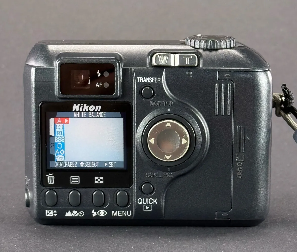 Nikon Coolpix 885 retro digital camera - Image 3