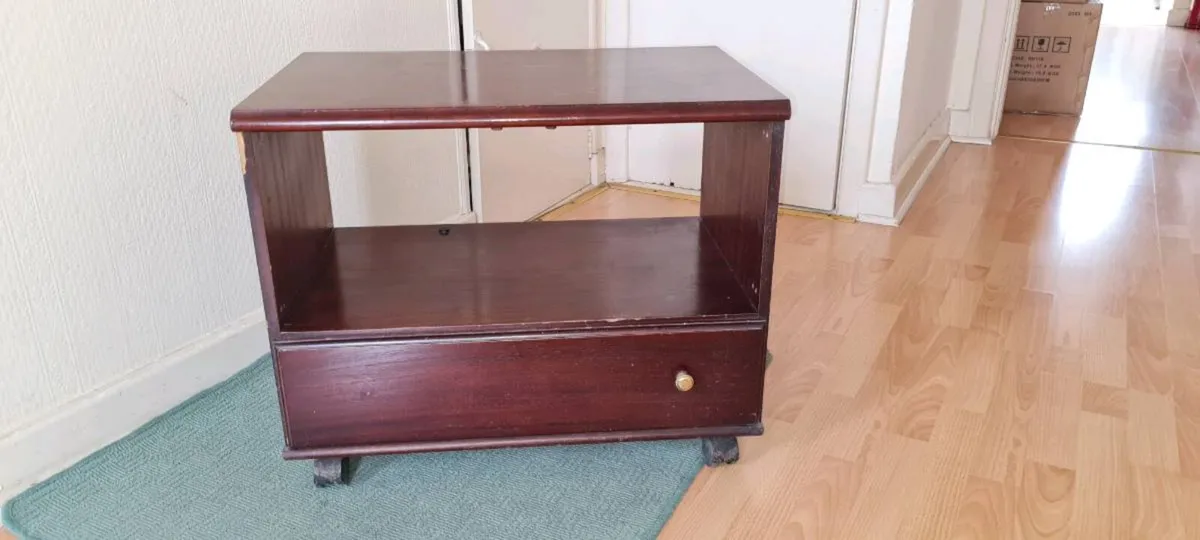 Household furniture - Image 1