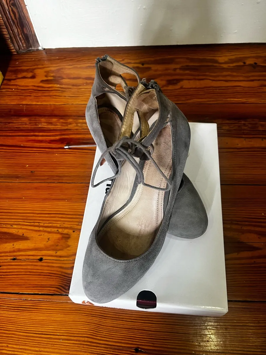 Hush Puppy suede shoes - Image 1