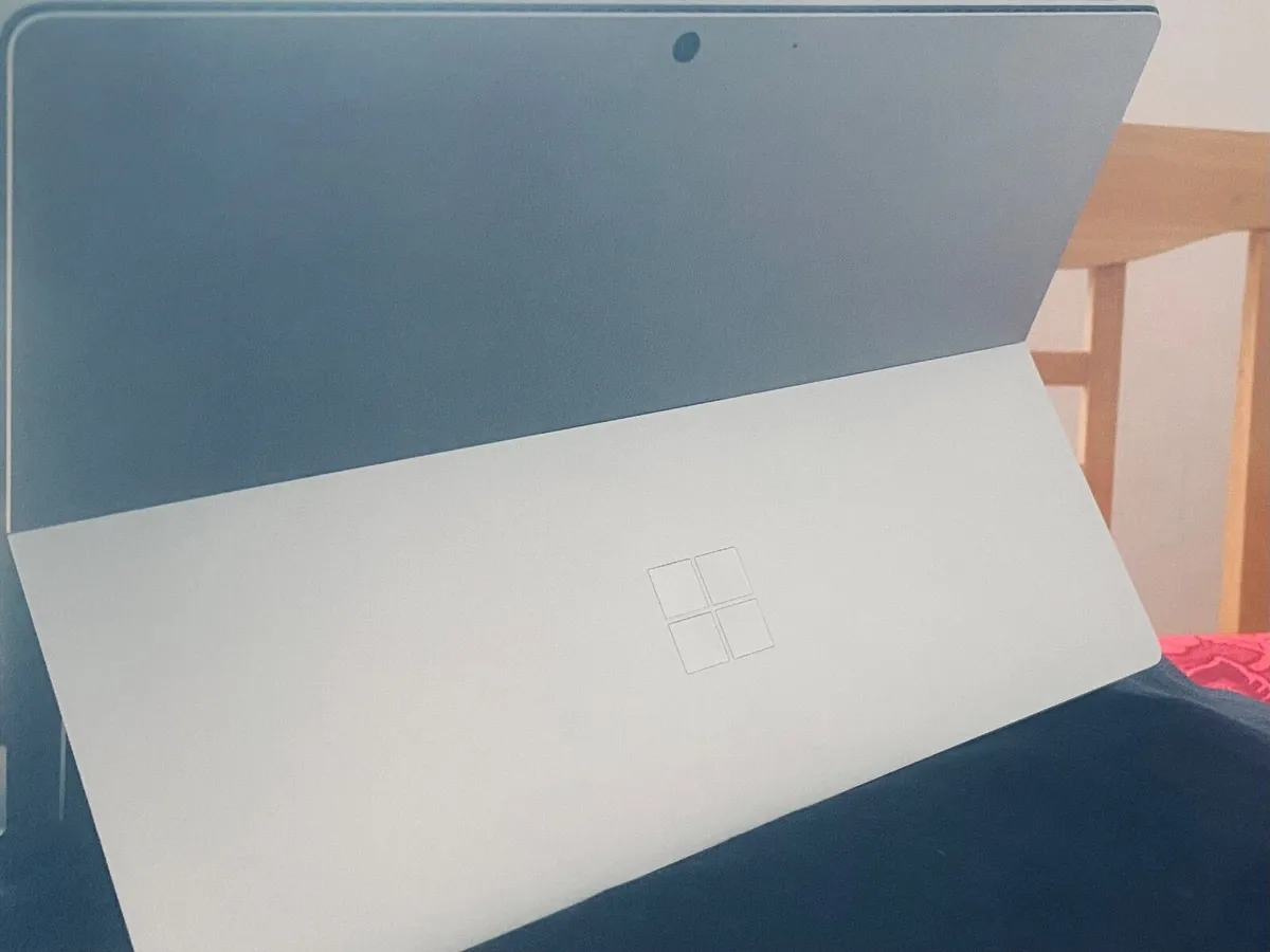 Surface pro - Image 1