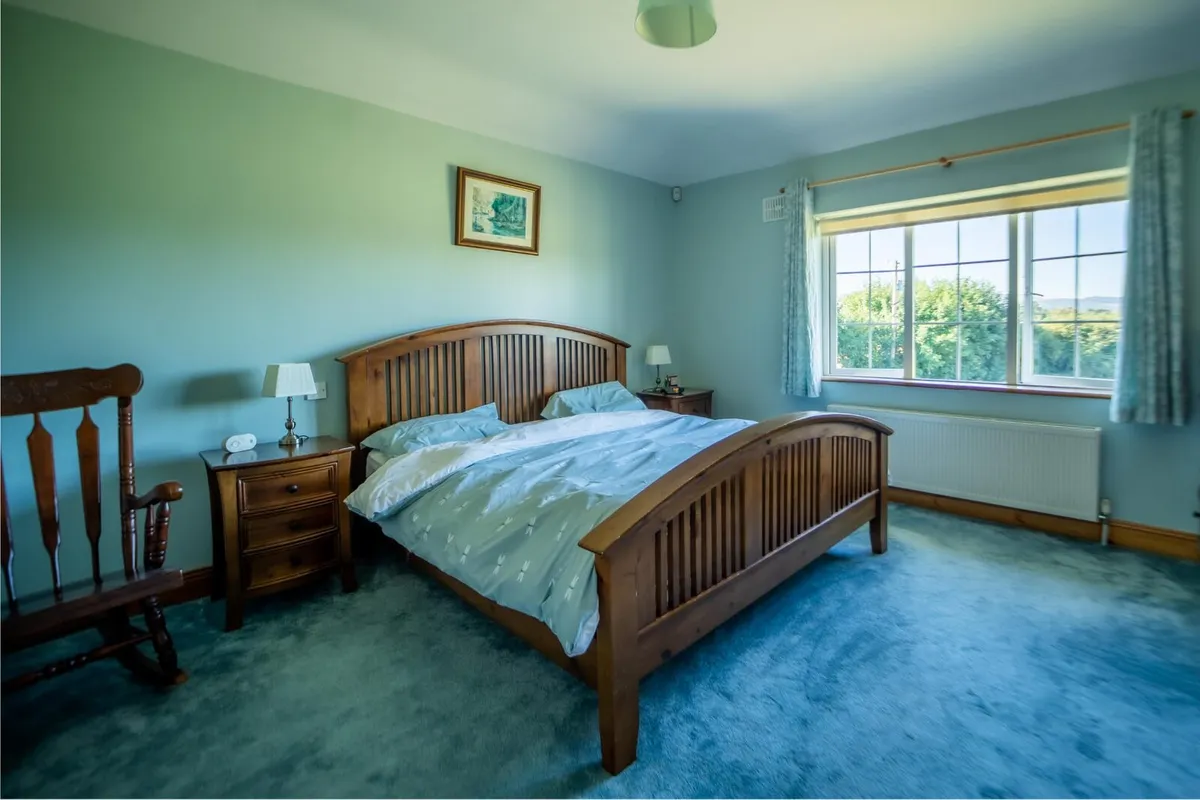 Bed & Bedroom furniture - Image 1