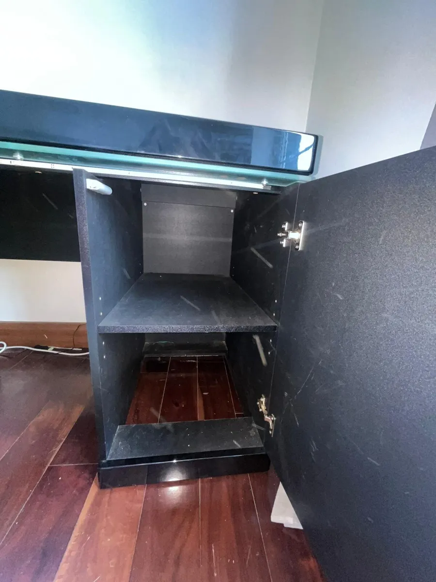 Office desk with light - Image 3