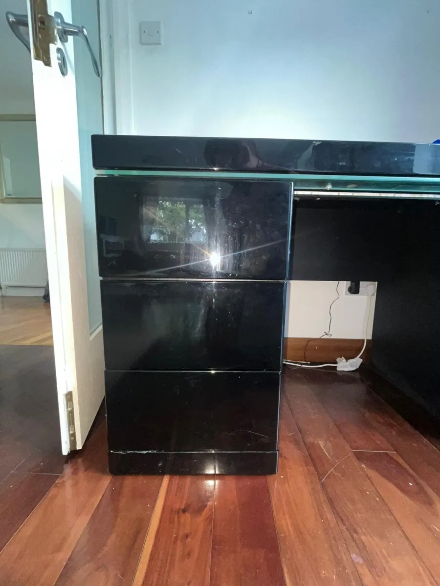 Office desk with light - Image 4