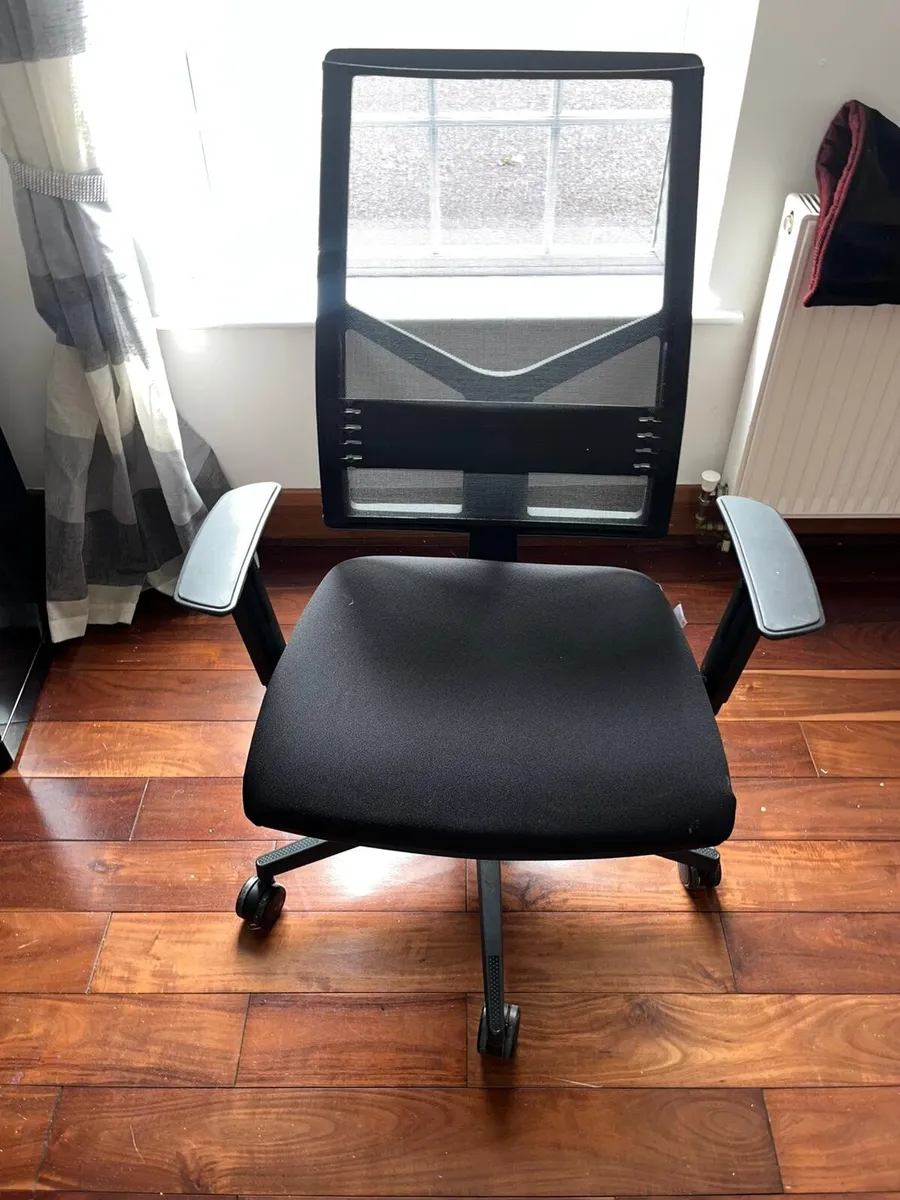 Office chair - Image 1