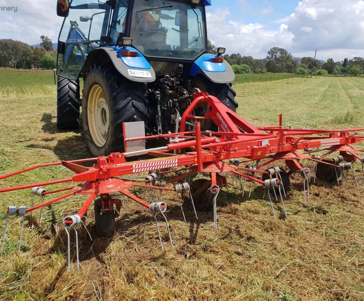 New 5.5M Minos 4 Rotor Tedder - Image 4