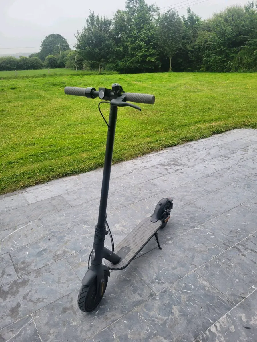 XIAOMI Mi Electric Scooter 1S - Image 2