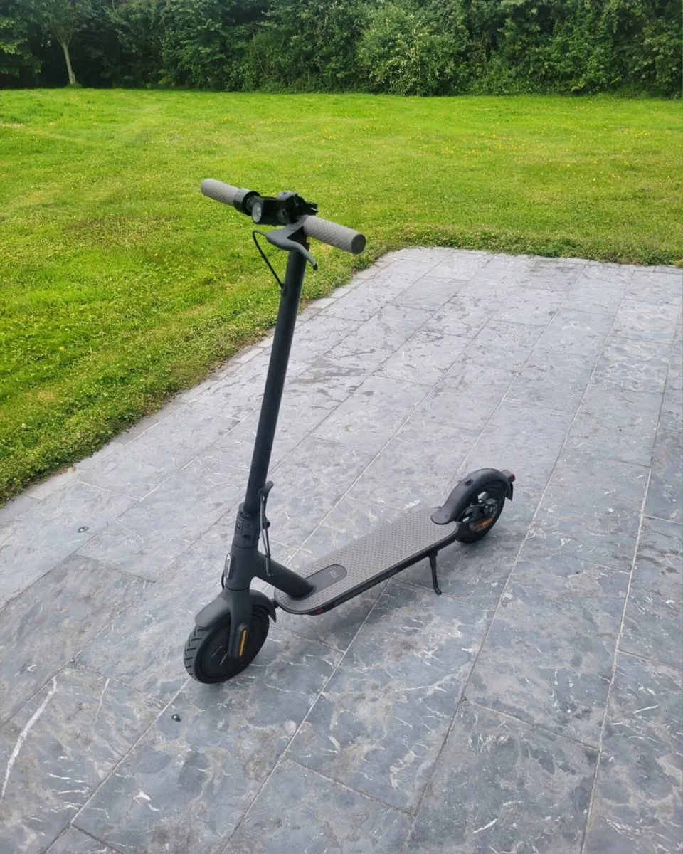 XIAOMI Mi Electric Scooter 1S - Image 1