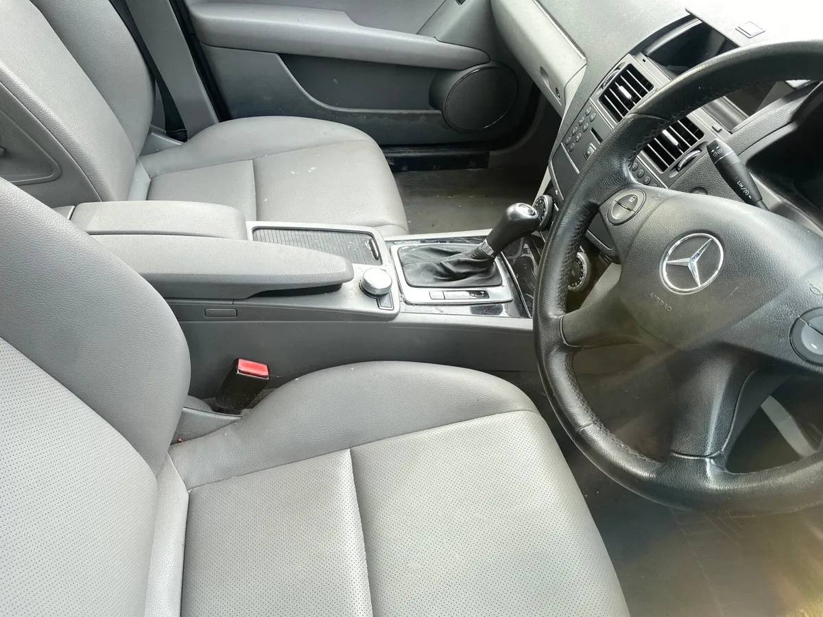 Mercedes c180 Automatic low km - Image 4