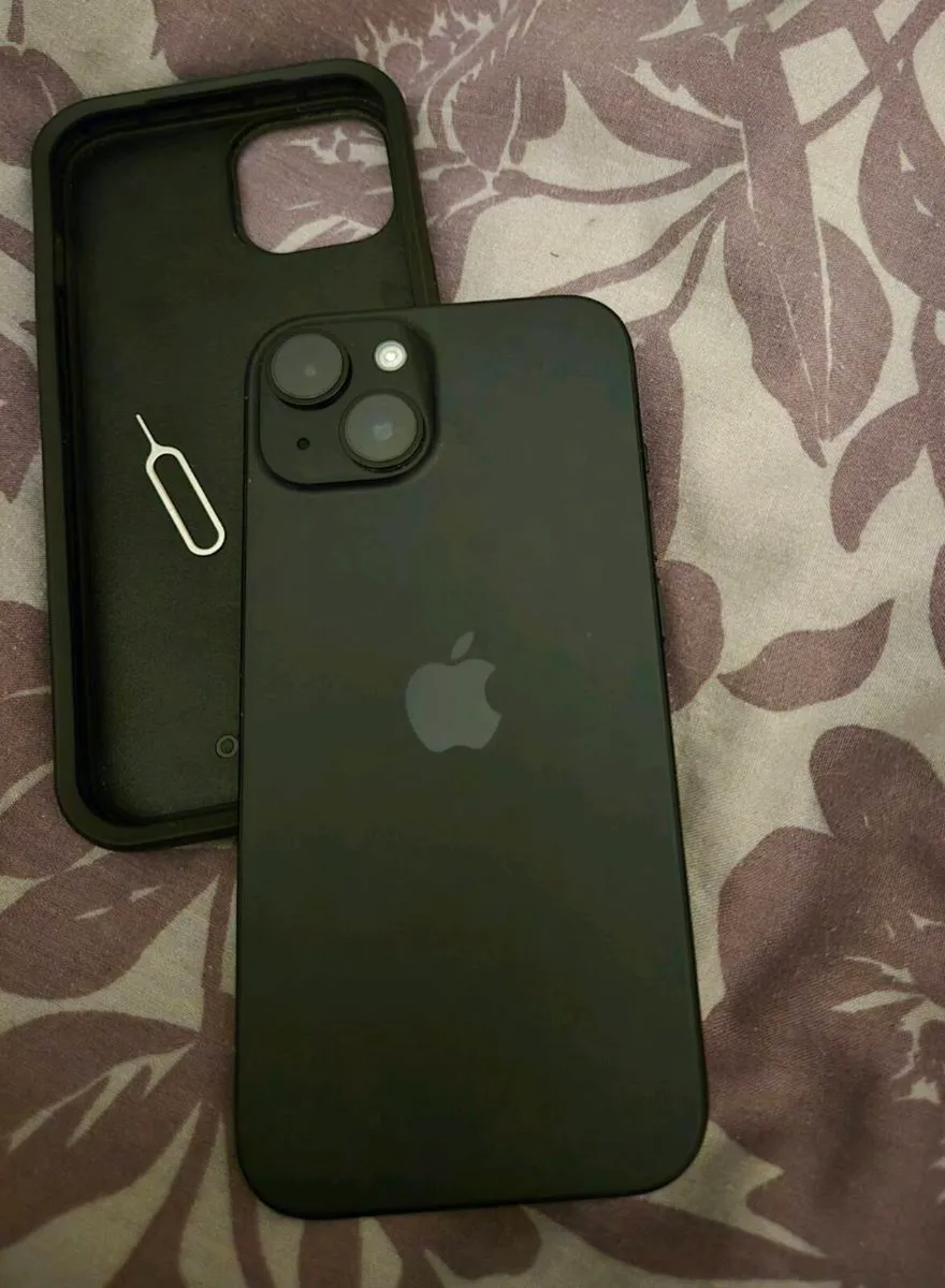 iPhone 15 perfect condition with otterbox case - Image 1