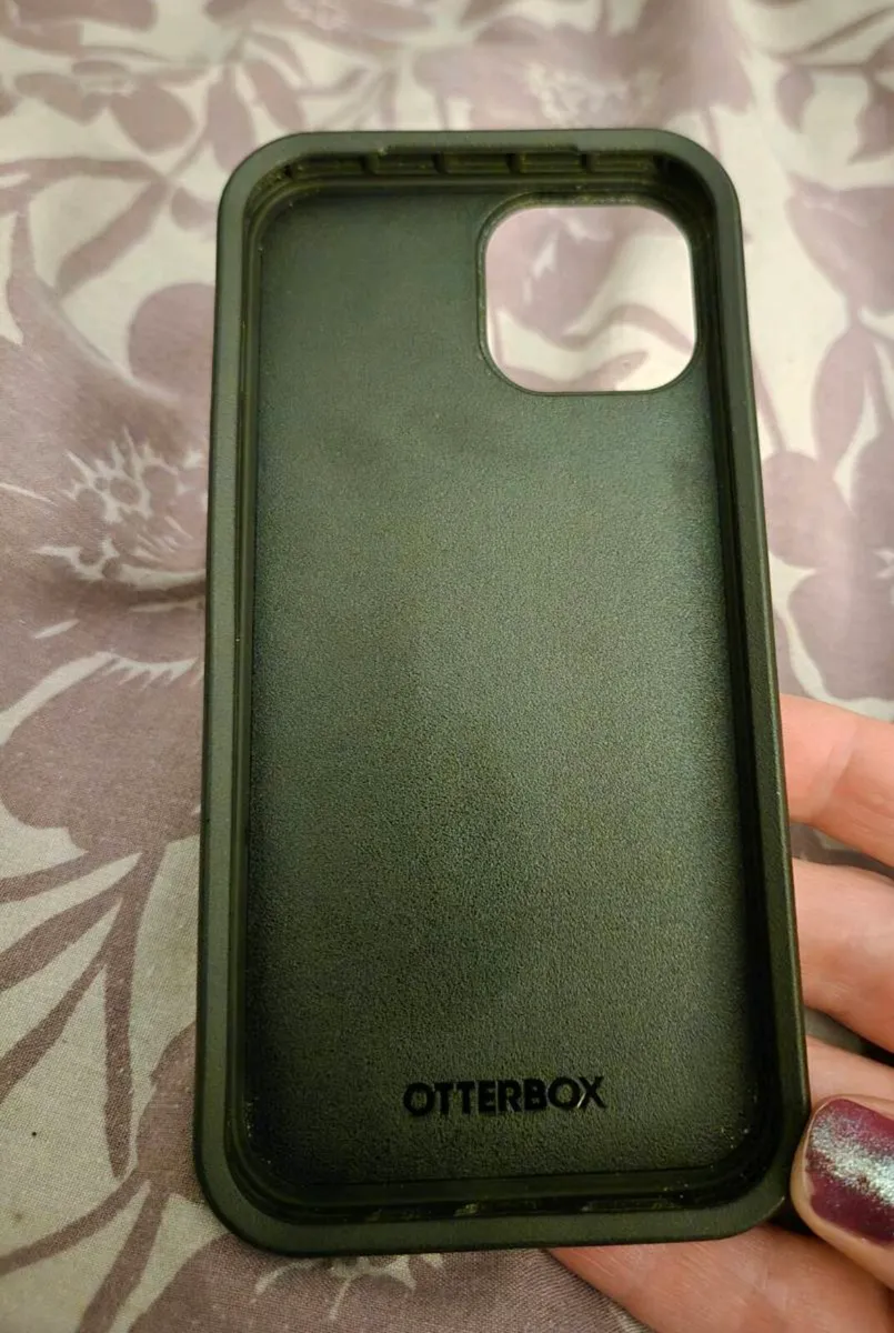 iPhone 15 perfect condition with otterbox case - Image 2