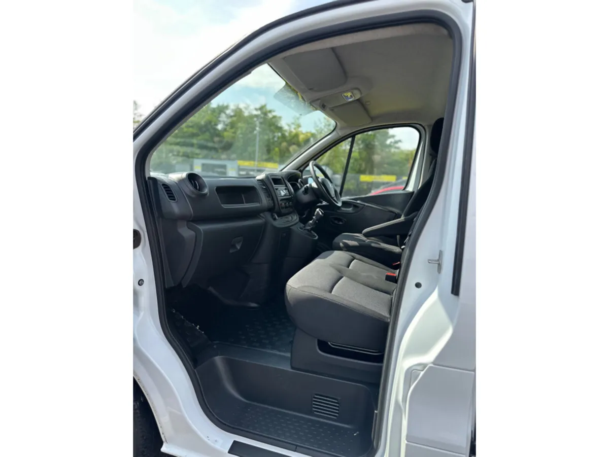 Renault Trafic SL28 ENERGY DCI 120 BUSINESS M - Image 4