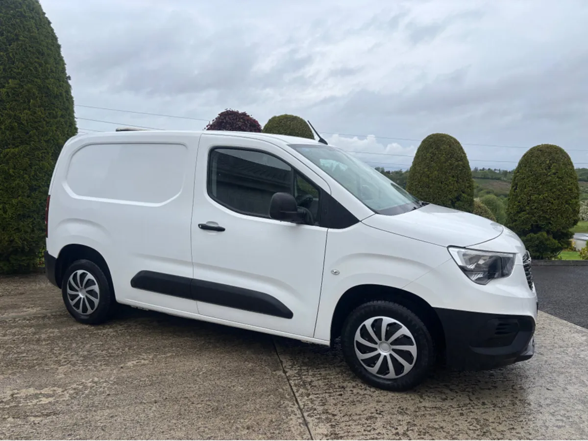 Opel Combo 1.5 75PS  12 MONTHS WARRANTY - Image 3