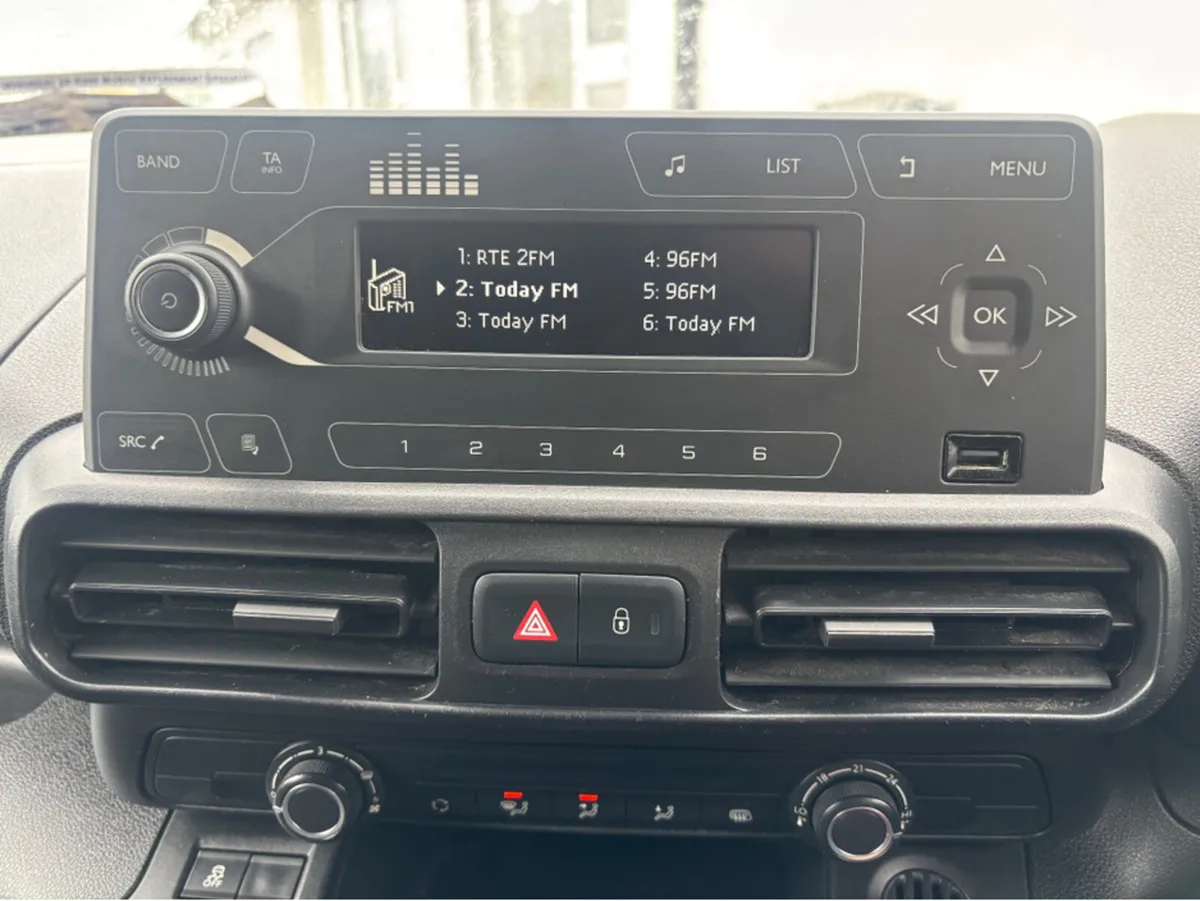 Opel Combo 1.5 75PS  12 MONTHS WARRANTY - Image 4