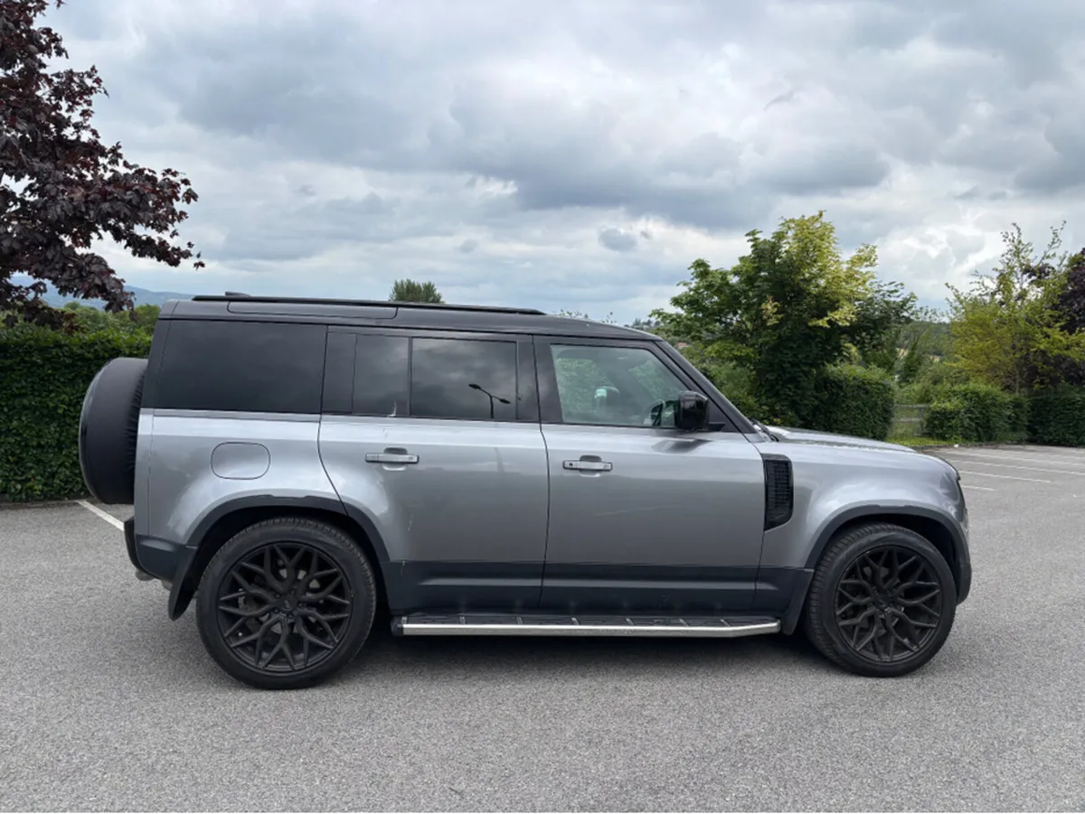 Land Rover Defender 110 3.0 D HAR HARD TOP SE - Image 3