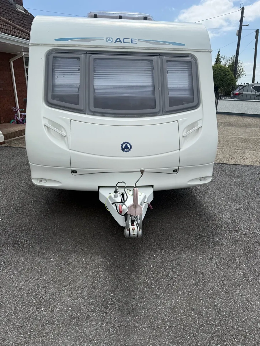Swift Award caravan - Image 3