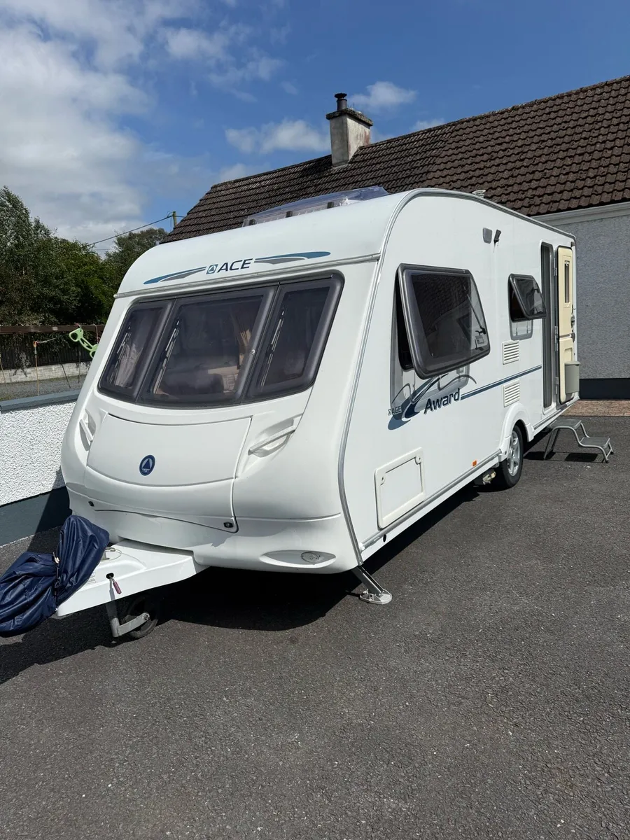 Swift Award caravan - Image 1