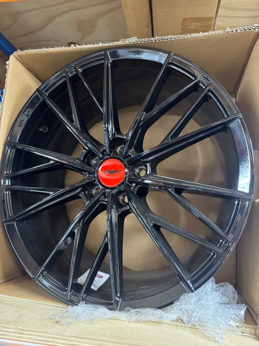 19” 5x112 veemann gloss black alloy and tyres 8.5