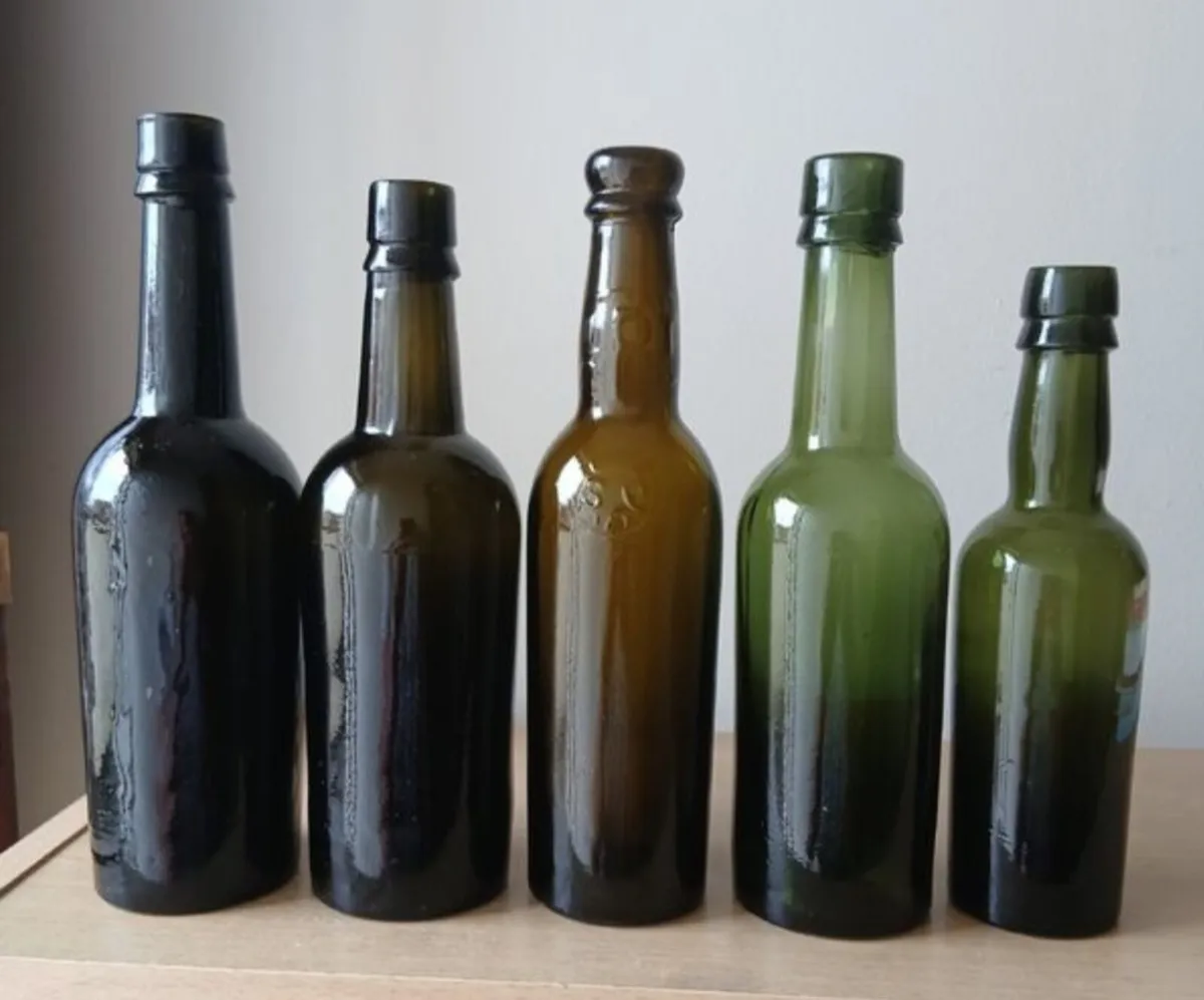 5 VINTAGE GUINNESS BOTTLES 🍾