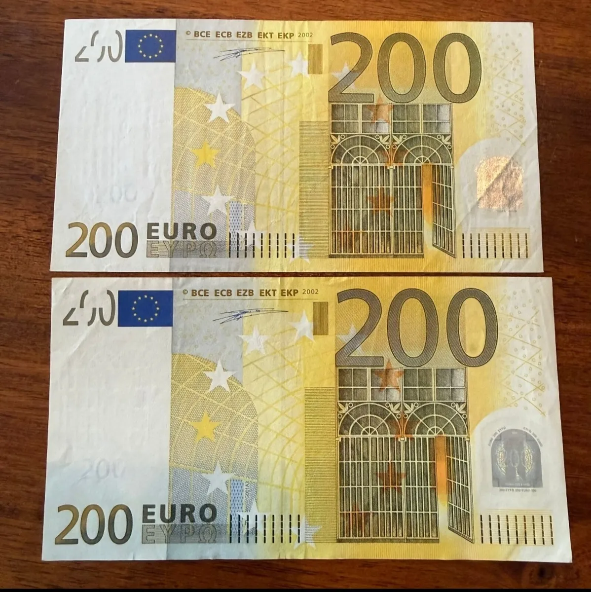 2 UNC  .. 2002 T SERIES 200 EUROS NOTES