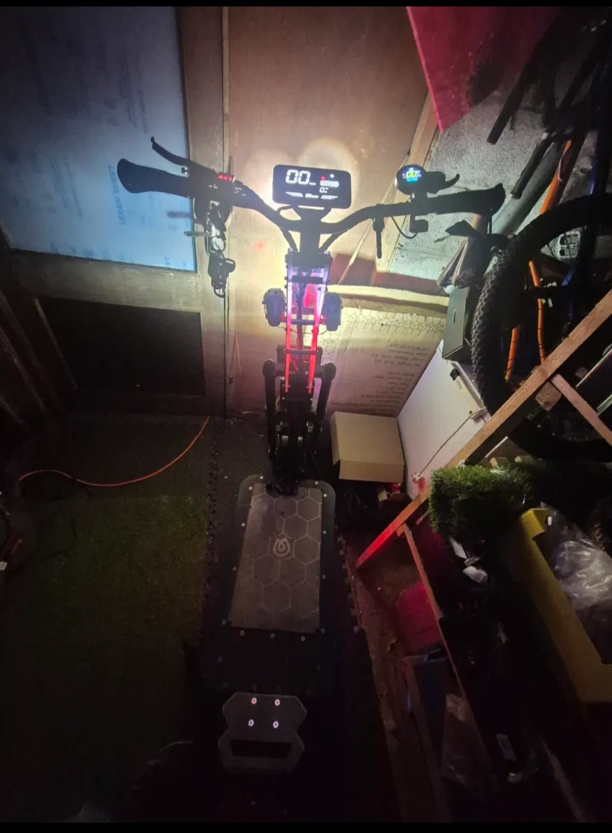 High-Power 10,000W Electric Scooter – 100 km/h - Image 2