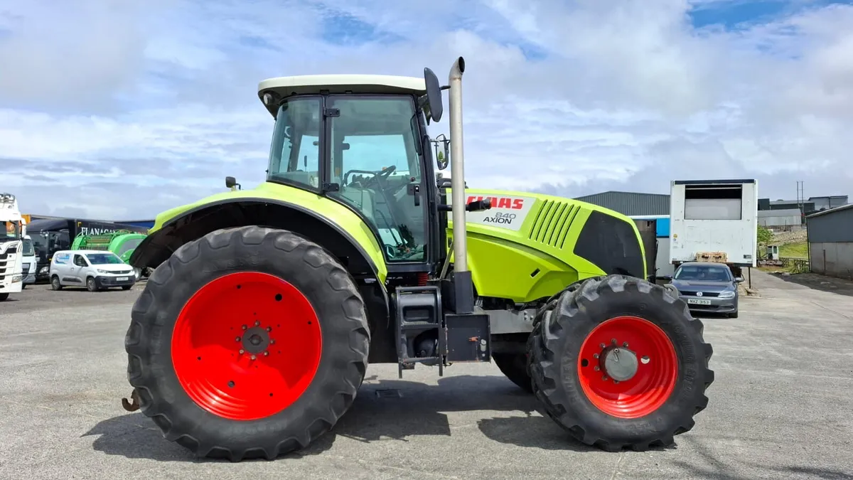 2009 Claas 840 Axion front linkage - Image 2