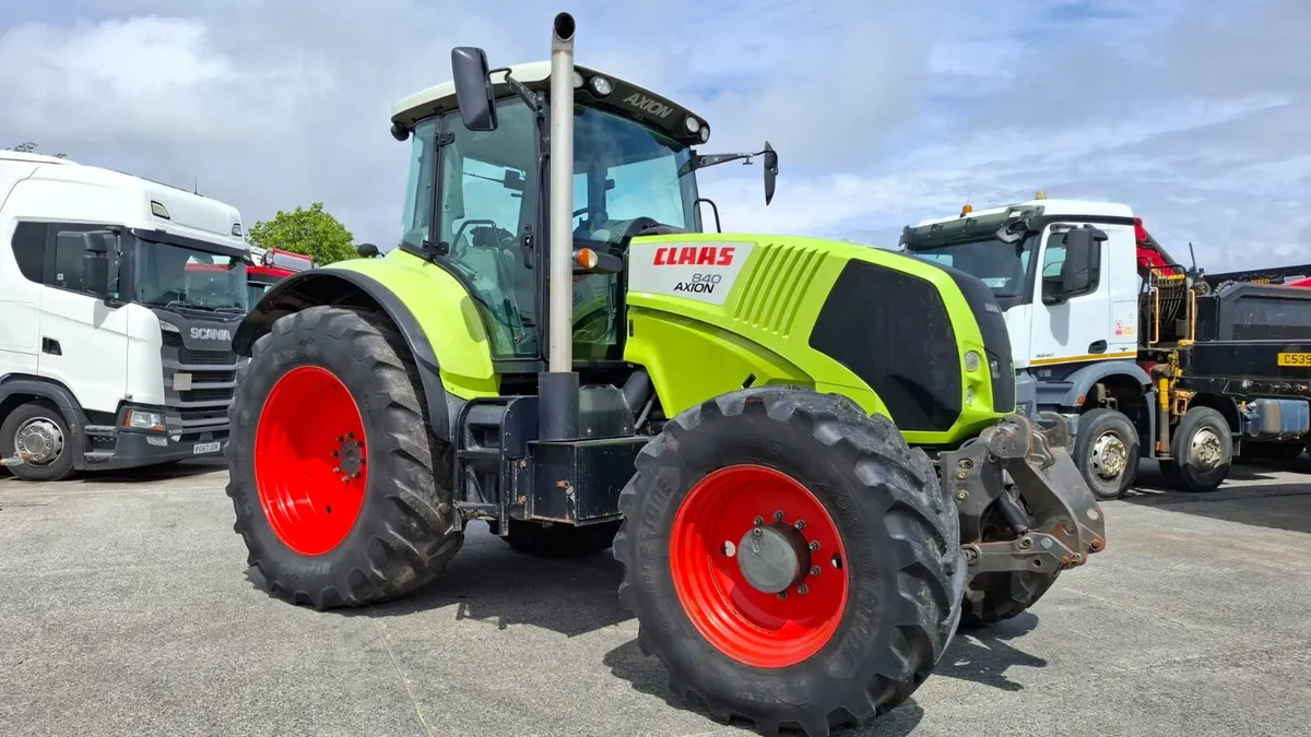 2009 Claas 840 Axion front linkage - Image 1
