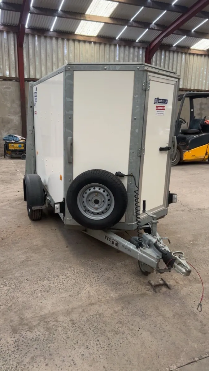 Ifor Williams box trailer - Image 1