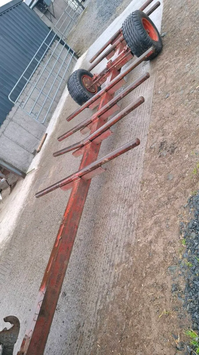 6 bale carrier/trailer - Image 1