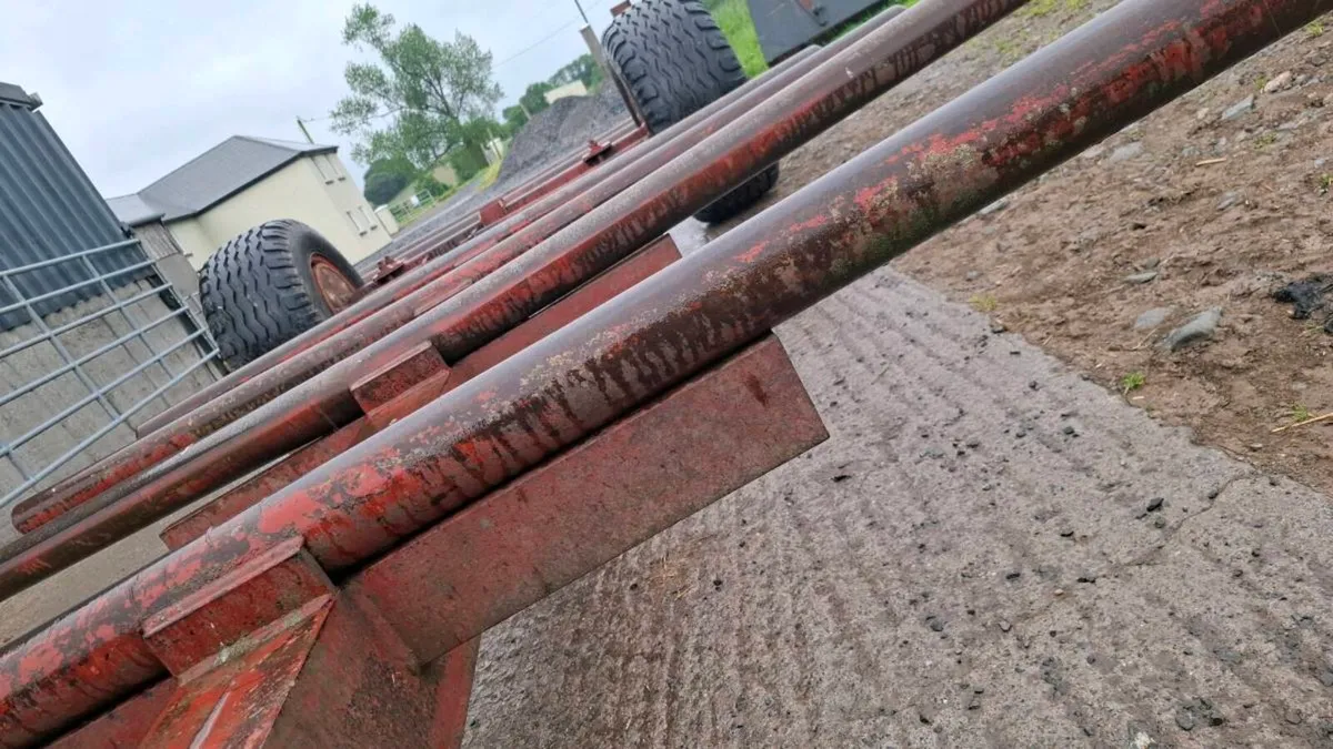 6 bale carrier/trailer - Image 4