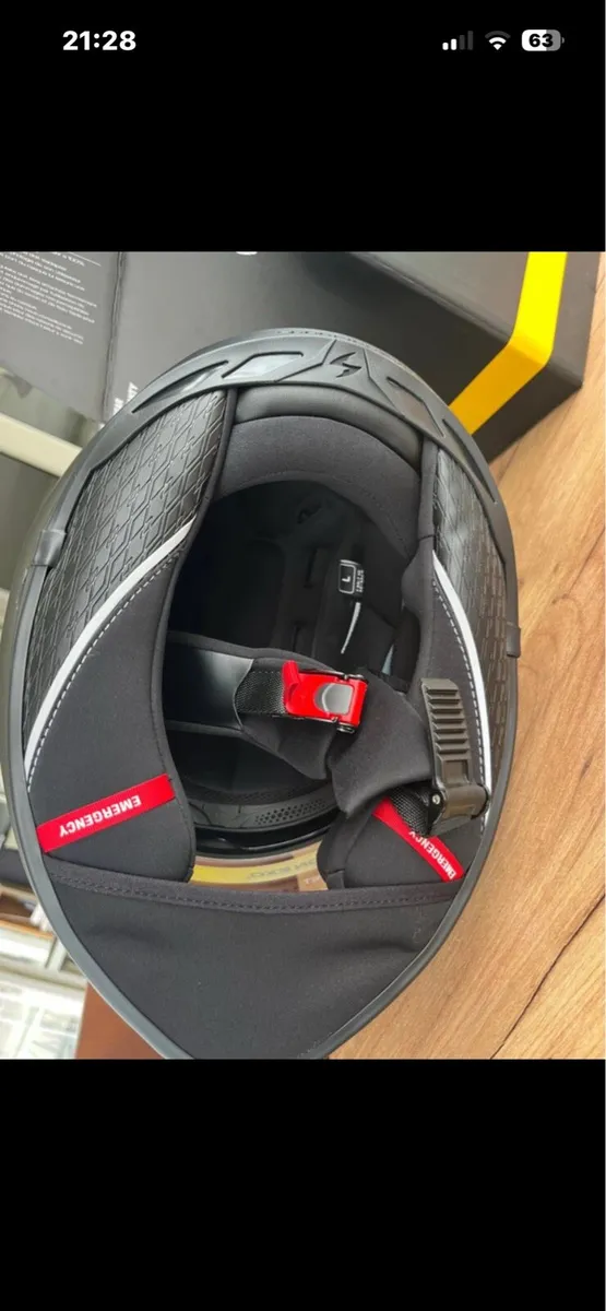 Bike helmet - Image 3