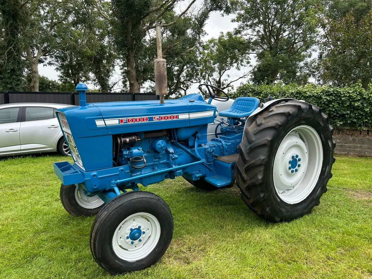 Ford 5000 tractor - Image 2