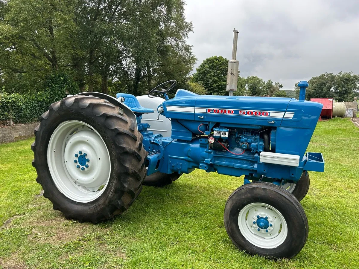 Ford 5000 tractor - Image 3