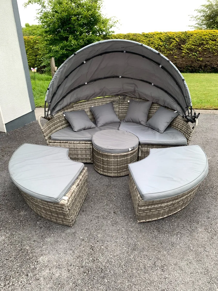 Outdoor rattan seating - Image 3