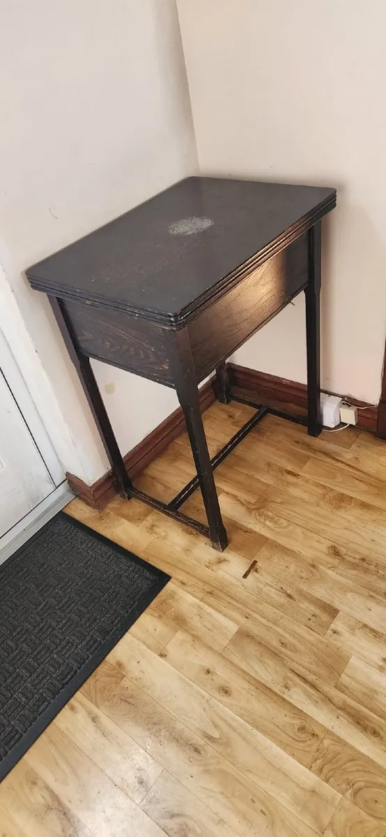 Antique Lockstitch Sewing Machine - Image 2