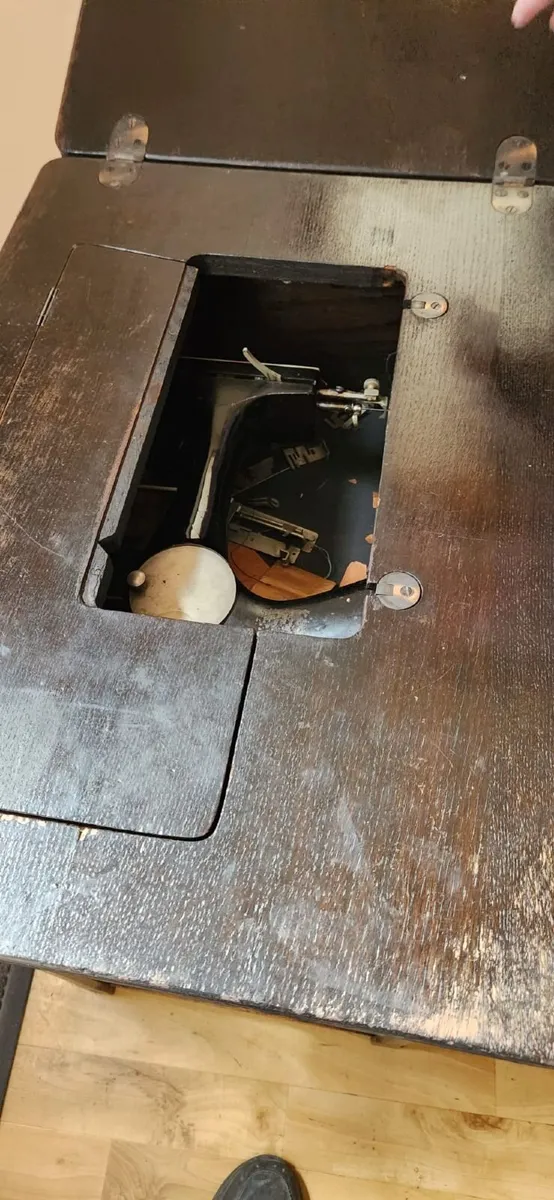 Antique Lockstitch Sewing Machine - Image 3