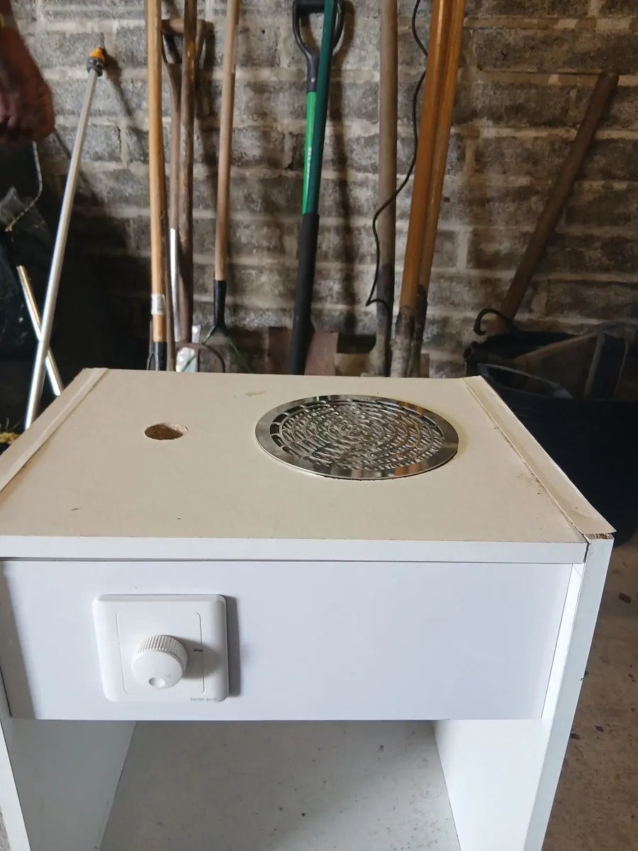 Nail dust collector