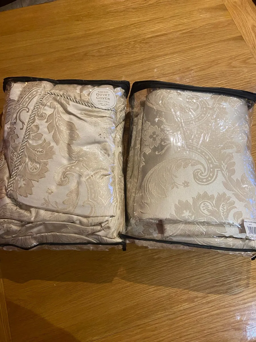 Curtain - Image 2