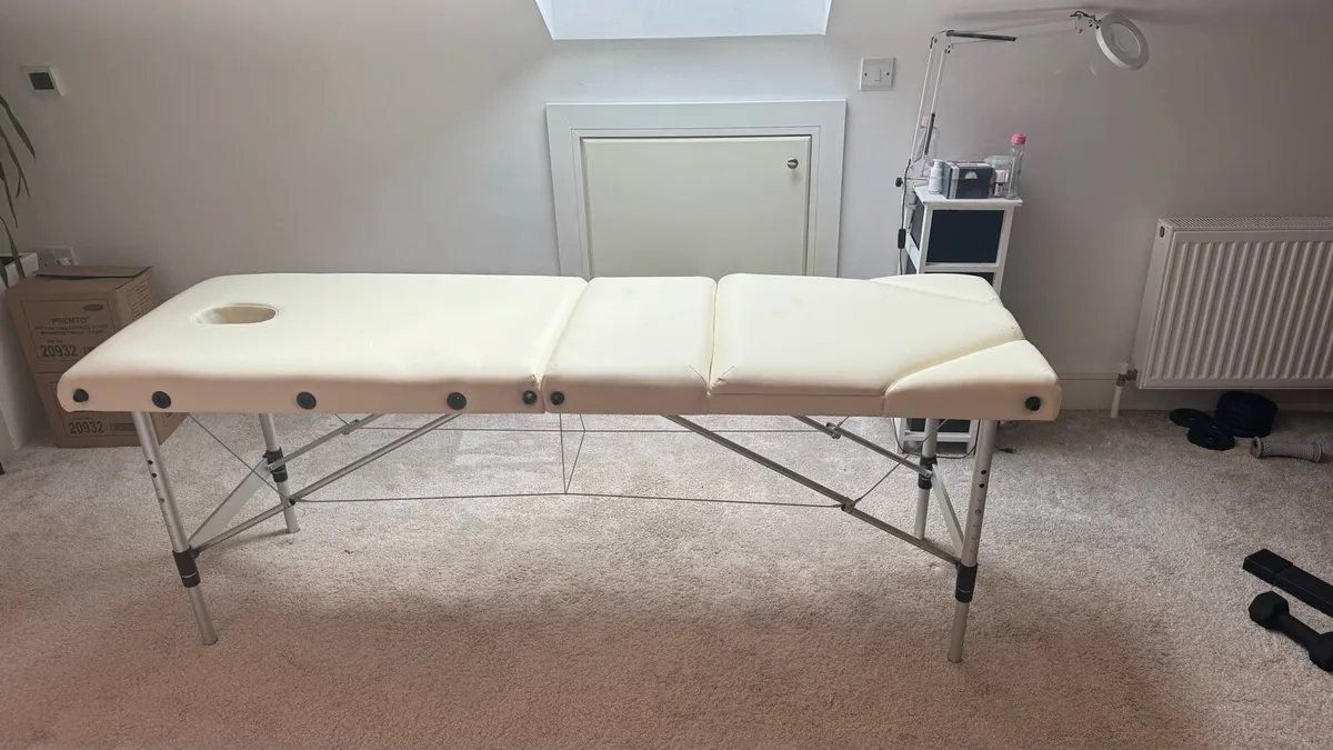Massage table - Image 1