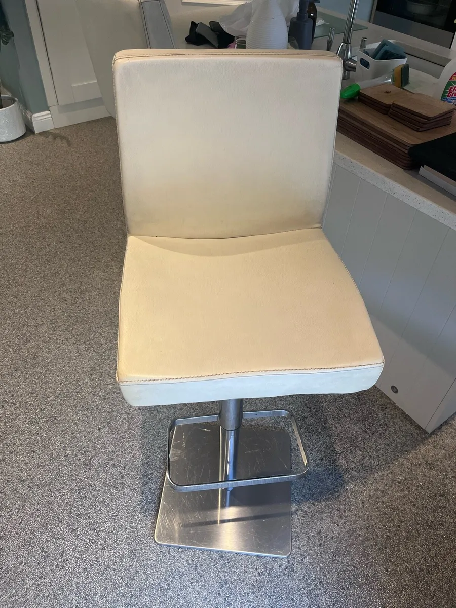 Armchair & 2 Kitchen Island Chairs - Image 3
