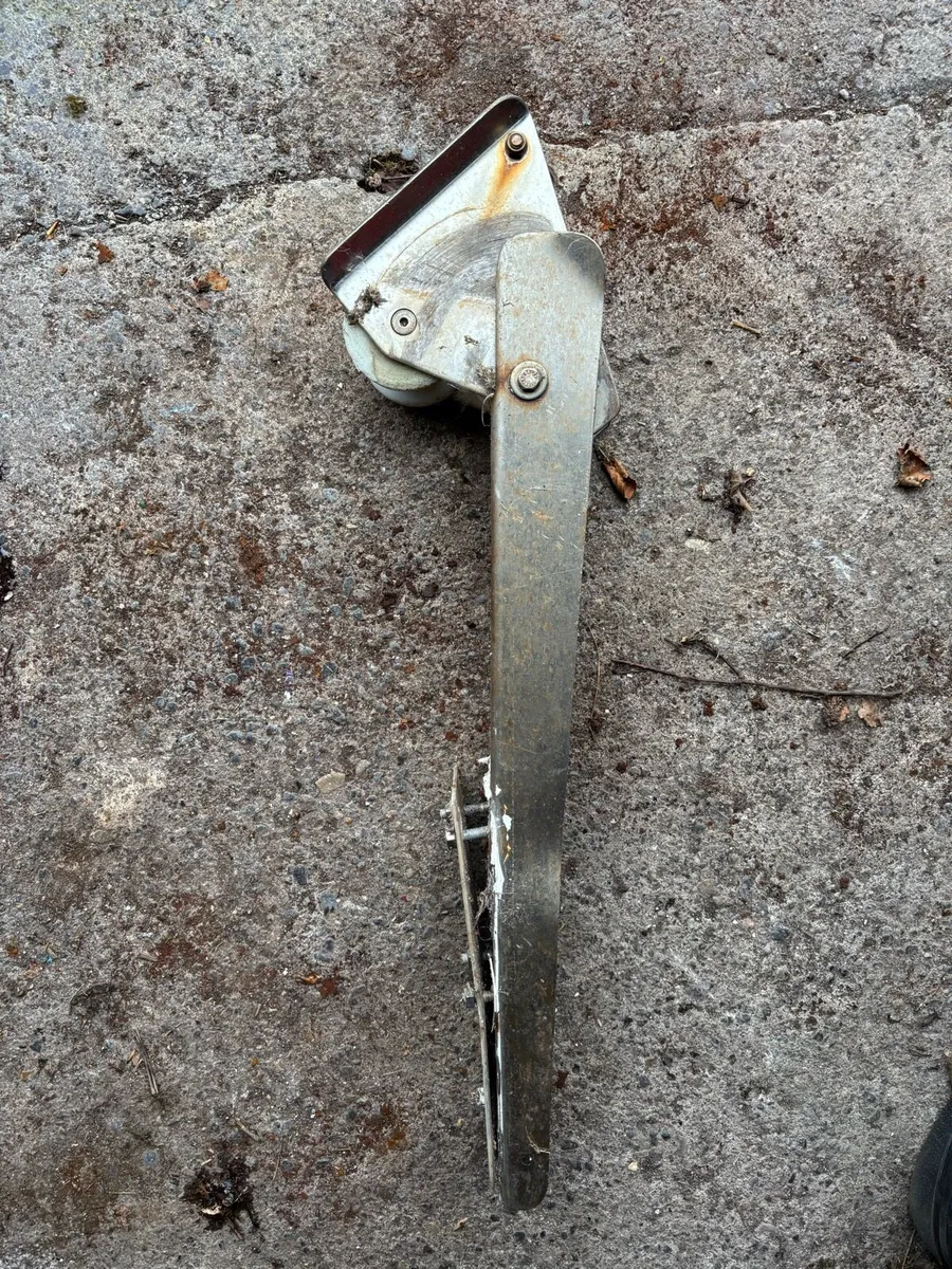 Stemhead roller / Anchor / windlass - Image 3