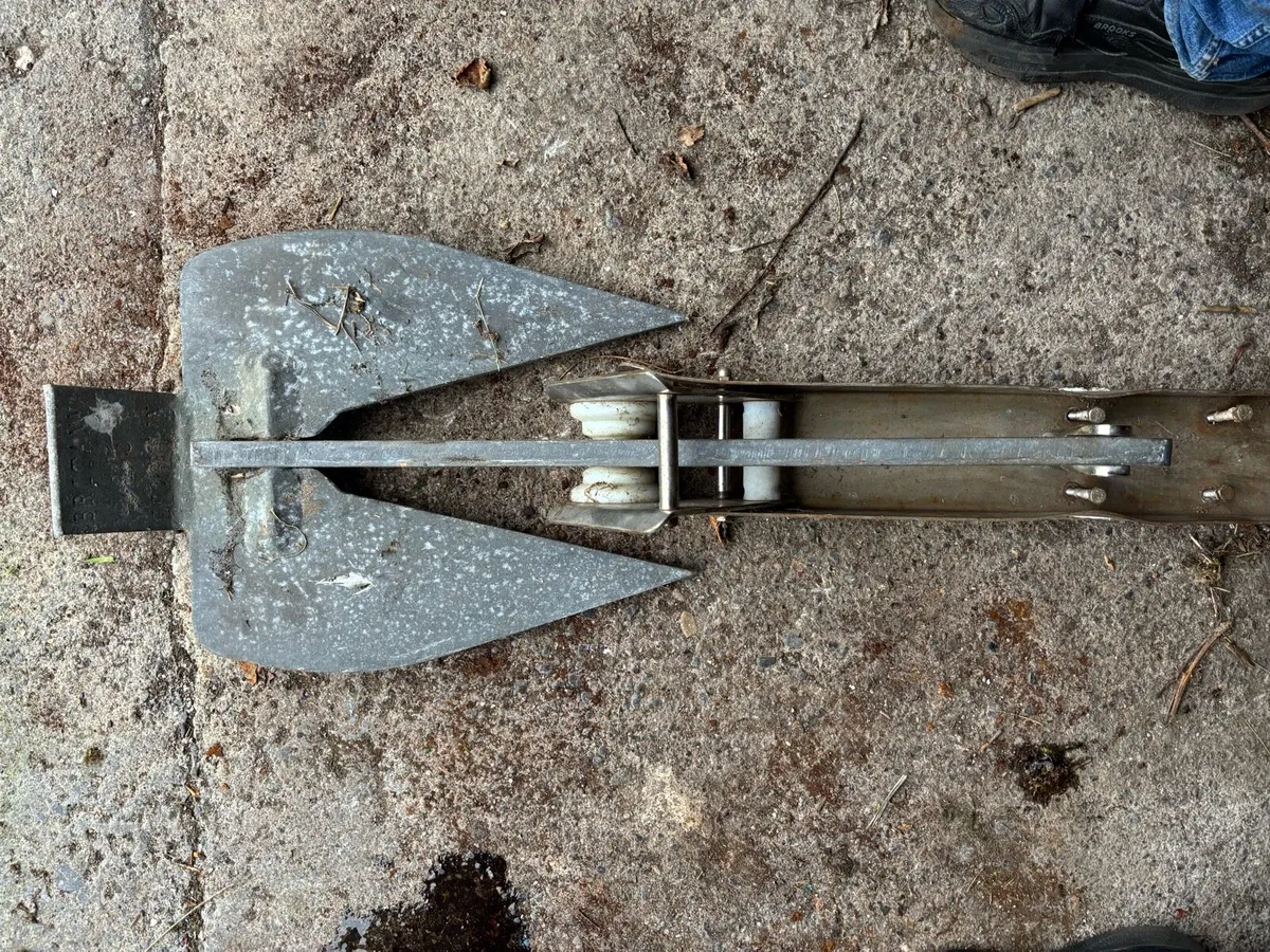 Stemhead roller / Anchor / windlass - Image 1