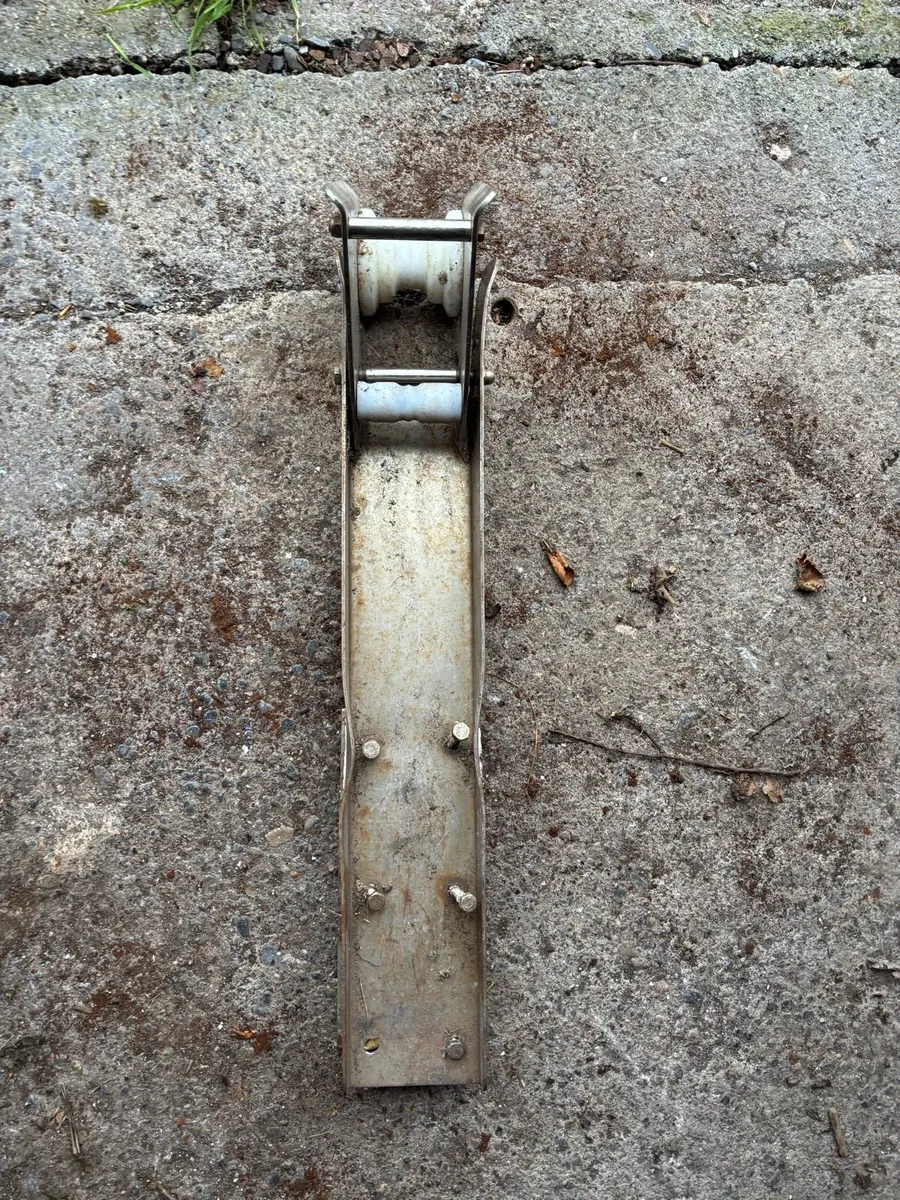 Stemhead roller / Anchor / windlass - Image 2