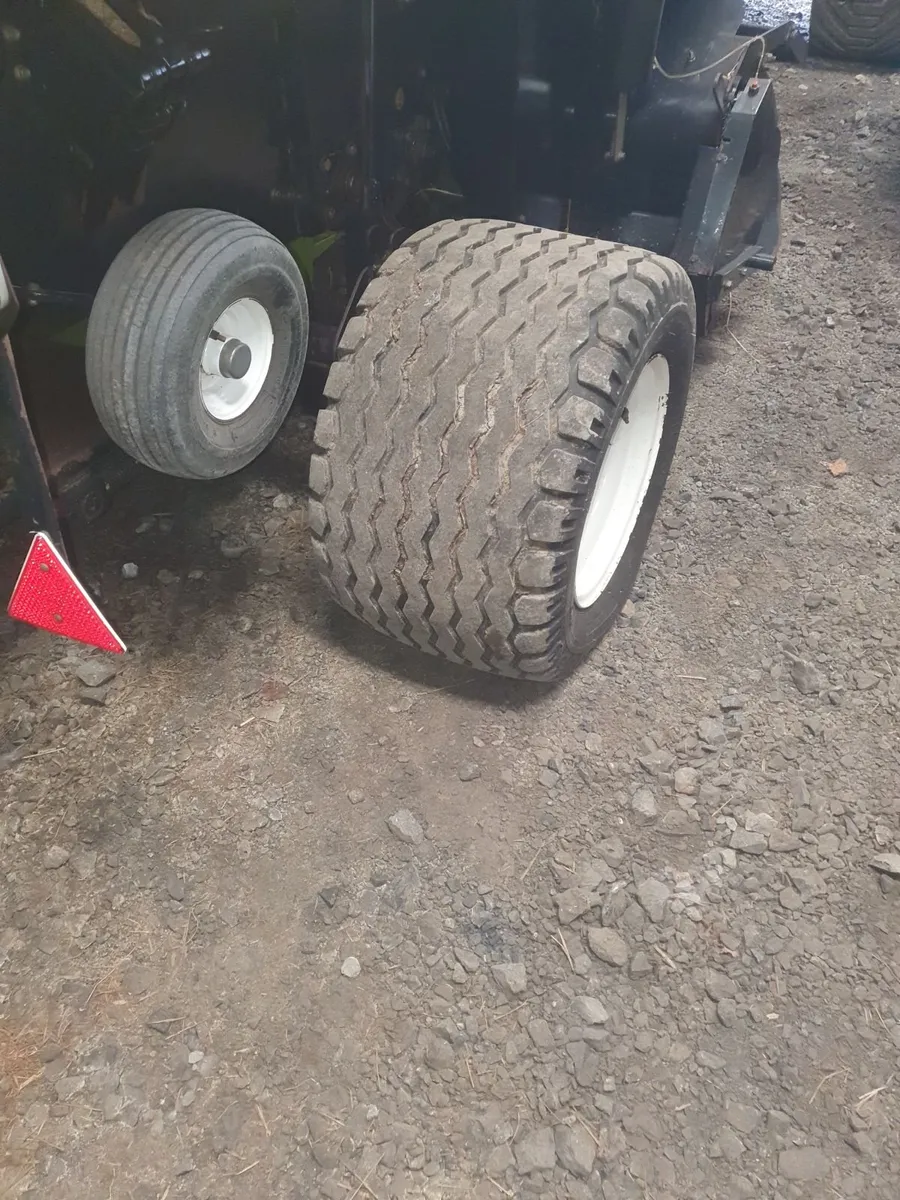 New Holland  BR 740 A - Image 3