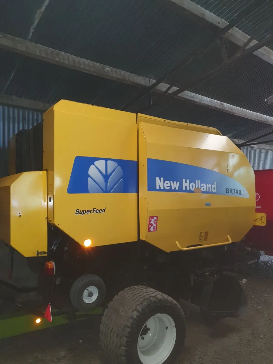 New Holland  BR 740 A - Image 1