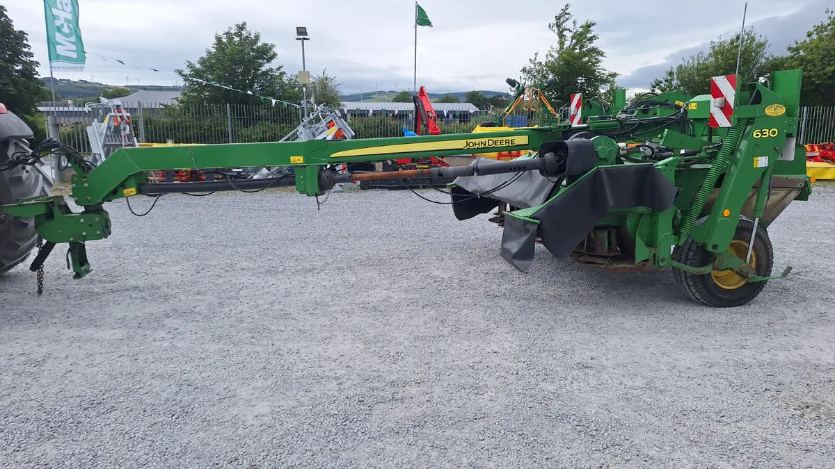 2014 JOHN DEERE 630 COMPLETE WITH GROUPER - Image 2