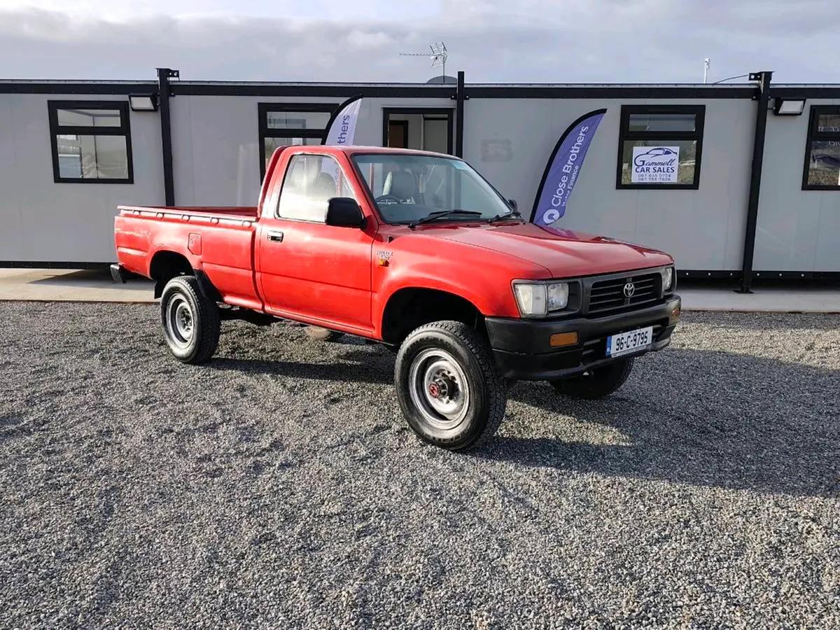 Toyota Hilux 2.2 - Image 1