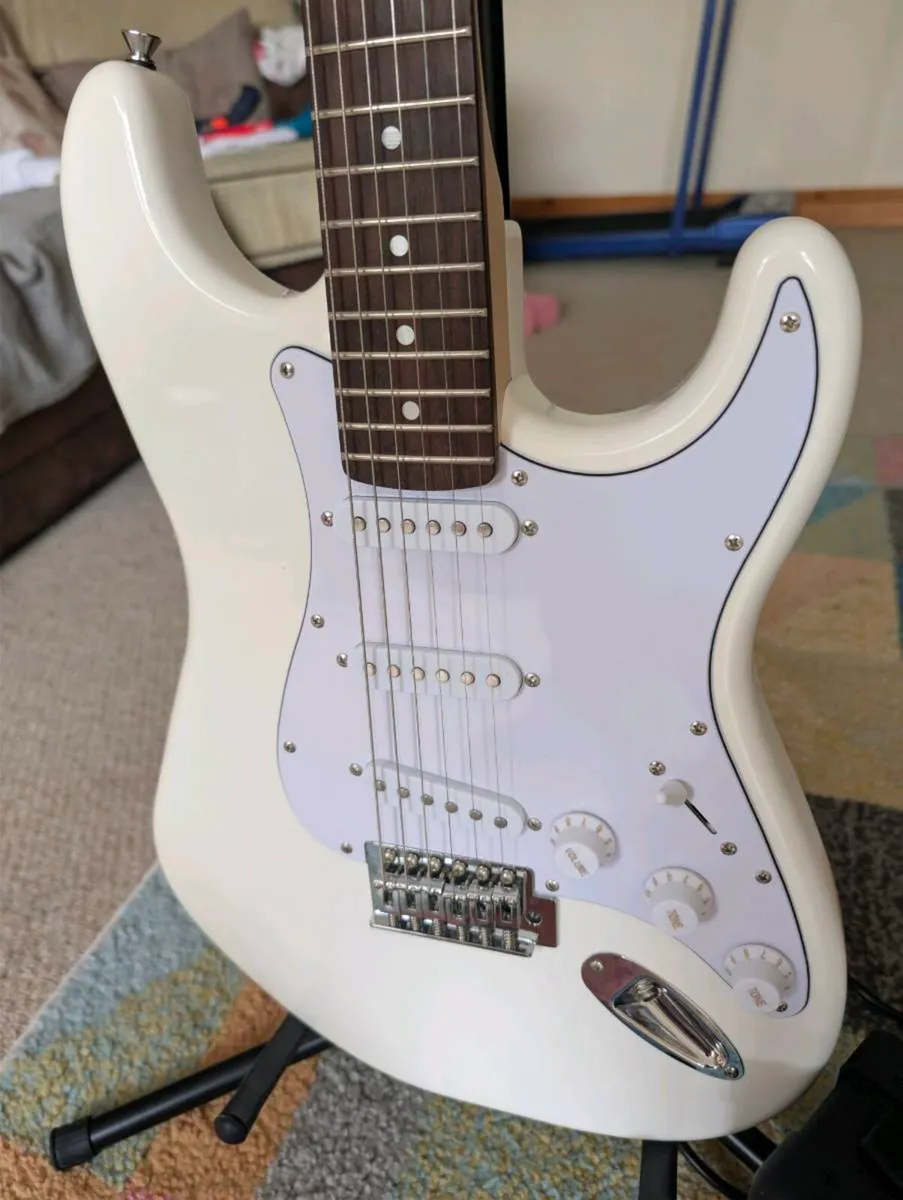 ST1 Electric Guitar Pack (White) - Image 3